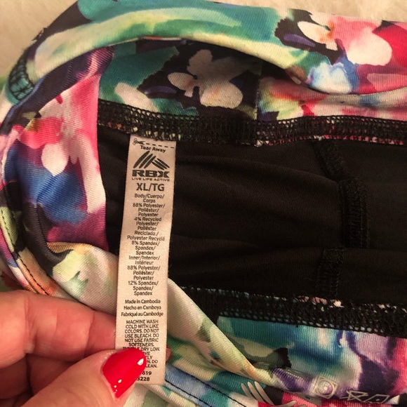 Ladies beautiful flowered Skort cute skirt with black shorts underneath - Picture 5 of 11